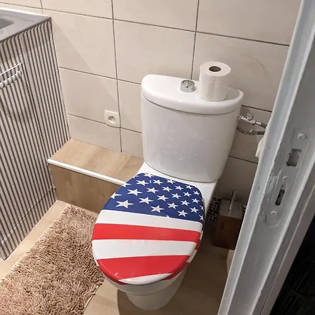 Bed & Breakfast A 7 Minutes De L'aeroport Cdg 1 *