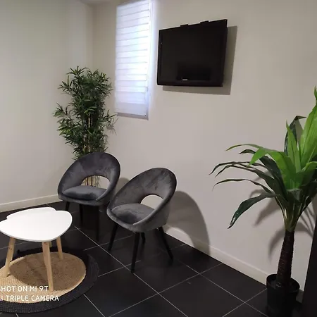 A 7 Minutes De L'aeroport Cdg 1 Bed & Breakfast *