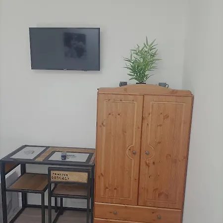 Bed & Breakfast A 7 Minutes De L'aeroport Cdg 1 *